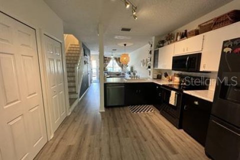 Touwnhouse à louer à Tampa, Floride: 2 chambres, 107.02 m2 № 2095365 - photo 4