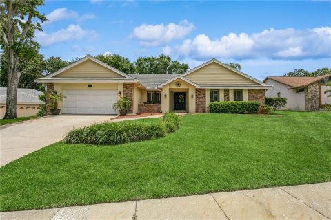House in Palm Harbor, Florida 4 bedrooms, 250.46 sq.m. № 1800107 - photo 2