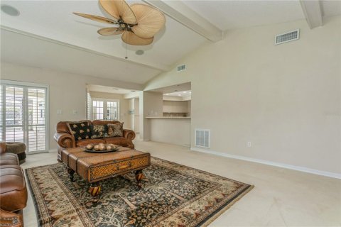 House in Palm Harbor, Florida 4 bedrooms, 250.46 sq.m. № 1800107 - photo 17