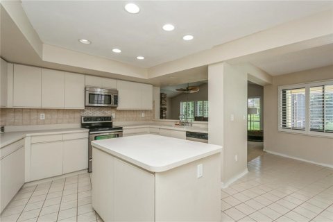House in Palm Harbor, Florida 4 bedrooms, 250.46 sq.m. № 1800107 - photo 7