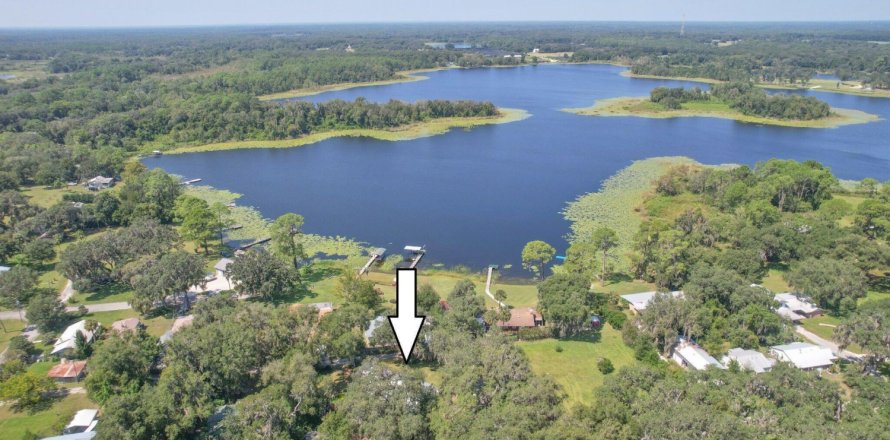 Casa en Crescent City, Florida 3 dormitorios, 161.56 m2 № 772397