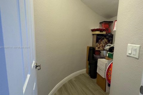 Купить виллу или дом в Дорал, Флорида 5 спален, 386.38м2, № 1986642 - фото 18