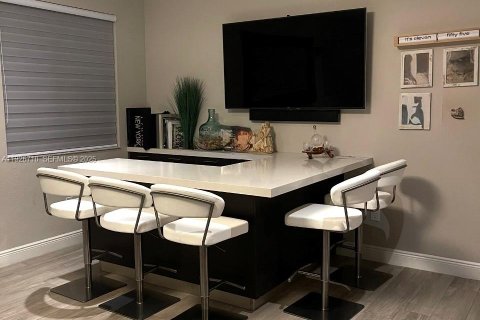 House in Doral, Florida 5 bedrooms, 386.38 sq.m. № 1986642 - photo 5