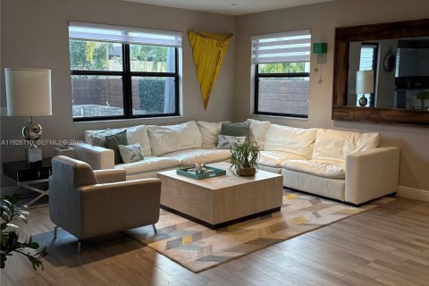 House in Doral, Florida 5 bedrooms, 386.38 sq.m. № 1986642 - photo 4