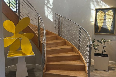 House in Doral, Florida 5 bedrooms, 386.38 sq.m. № 1986642 - photo 3