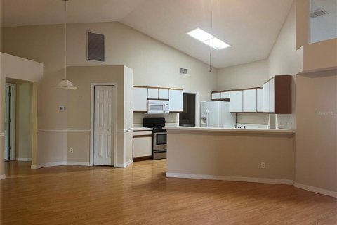 Casa en alquiler en Eustis, Florida, 4 dormitorios, 172.61 m2 № 1858332 - foto 5