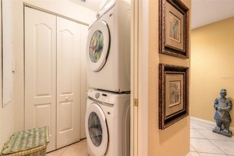 Condo in New Smyrna Beach, Florida, 2 bedrooms № 2237954 - photo 23