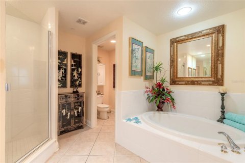 Condo in New Smyrna Beach, Florida, 2 bedrooms № 2237954 - photo 19