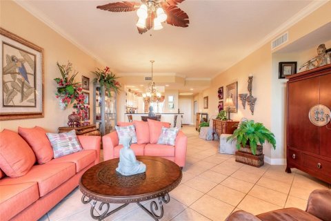 Condo in New Smyrna Beach, Florida, 2 bedrooms № 2237954 - photo 5