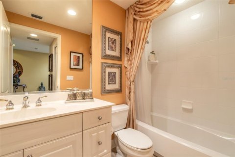 Condo in New Smyrna Beach, Florida, 2 bedrooms № 2237954 - photo 22