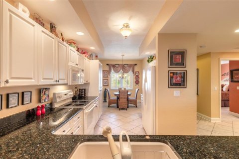 Condo in New Smyrna Beach, Florida, 2 bedrooms № 2237954 - photo 13