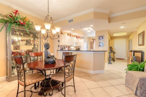 Condo in New Smyrna Beach, Florida, 2 bedrooms № 2237954 - photo 12