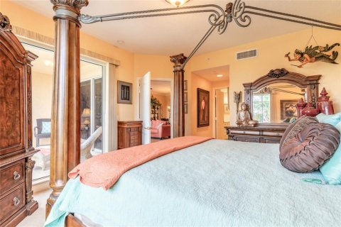 Condo in New Smyrna Beach, Florida, 2 bedrooms № 2237954 - photo 17