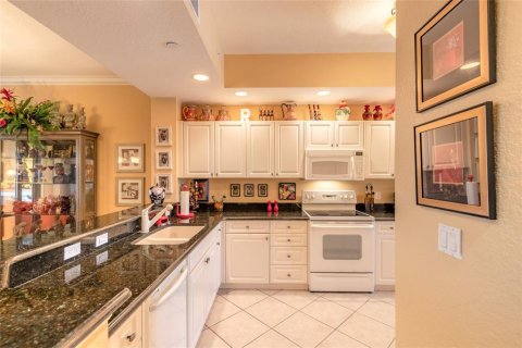 Condo in New Smyrna Beach, Florida, 2 bedrooms № 2237954 - photo 4
