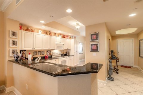 Condo in New Smyrna Beach, Florida, 2 bedrooms № 2237954 - photo 15