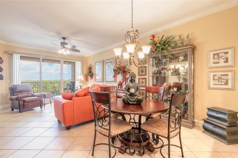 Condo in New Smyrna Beach, Florida, 2 bedrooms № 2237954 - photo 11