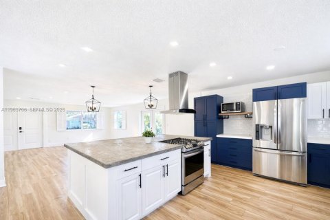 Снять в аренду виллу или дом в Катлер-Бей, Флорида 4 спальни, 261.98м2, № 2025696 - фото 5