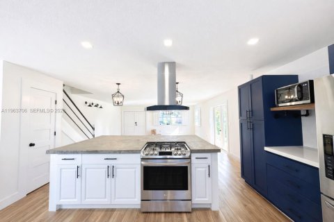 Снять в аренду виллу или дом в Катлер-Бей, Флорида 4 спальни, 261.98м2, № 2025696 - фото 7