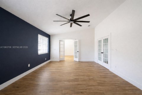 Снять в аренду виллу или дом в Катлер-Бей, Флорида 4 спальни, 261.98м2, № 2025696 - фото 12