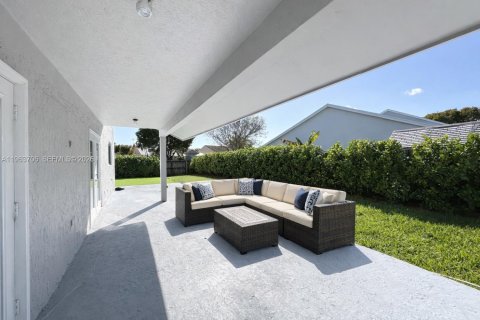 Снять в аренду виллу или дом в Катлер-Бей, Флорида 4 спальни, 261.98м2, № 2025696 - фото 20