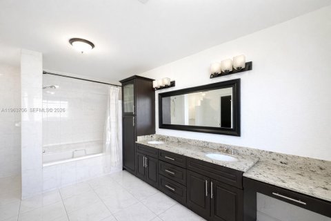 Снять в аренду виллу или дом в Катлер-Бей, Флорида 4 спальни, 261.98м2, № 2025696 - фото 14