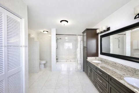 Снять в аренду виллу или дом в Катлер-Бей, Флорида 4 спальни, 261.98м2, № 2025696 - фото 15