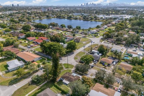 Casa en venta en Miami, Florida, 3 dormitorios, 118.26 m2 № 1704457 - foto 22