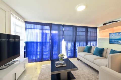 Casa en venta en Miami, Florida, 3 dormitorios, 118.26 m2 № 1704457 - foto 8