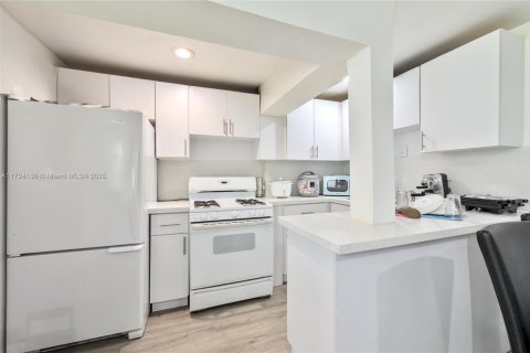 Casa en venta en Miami, Florida, 3 dormitorios, 118.26 m2 № 1704457 - foto 14