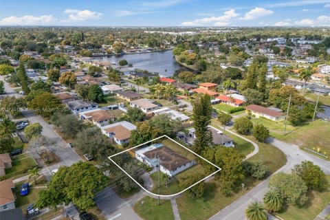 Casa en venta en Miami, Florida, 3 dormitorios, 118.26 m2 № 1704457 - foto 18