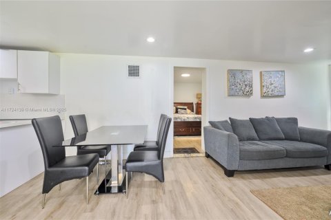 Casa en venta en Miami, Florida, 3 dormitorios, 118.26 m2 № 1704457 - foto 13