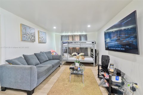 Casa en venta en Miami, Florida, 3 dormitorios, 118.26 m2 № 1704457 - foto 12