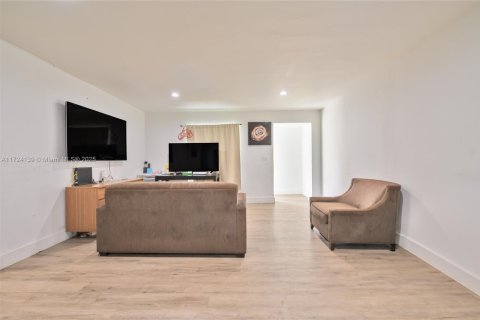 Casa en venta en Miami, Florida, 3 dormitorios, 118.26 m2 № 1704457 - foto 5