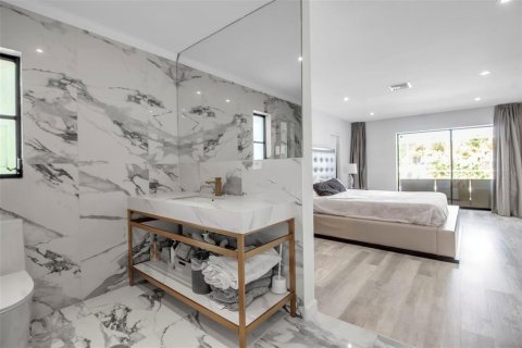 Villa ou maison à vendre à Sarasota, Floride: 3 chambres, 185.34 m2 № 2232791 - photo 17