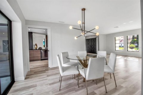 Villa ou maison à vendre à Sarasota, Floride: 3 chambres, 185.34 m2 № 2232791 - photo 8