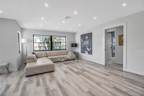 Villa ou maison à vendre à Sarasota, Floride: 3 chambres, 185.34 m2 № 2232791 - photo 14
