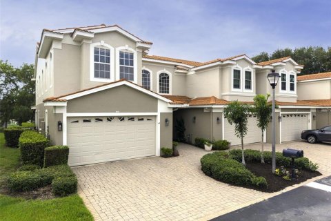 Townhouse in Palm Harbor, Florida 3 bedrooms, 223.8 sq.m. № 2220153 - photo 3