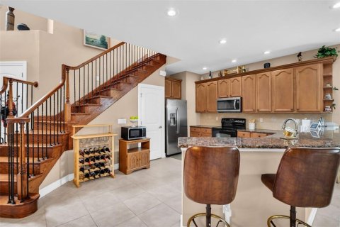 Townhouse in Palm Harbor, Florida 3 bedrooms, 223.8 sq.m. № 2220153 - photo 9