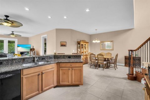 Townhouse in Palm Harbor, Florida 3 bedrooms, 223.8 sq.m. № 2220153 - photo 11