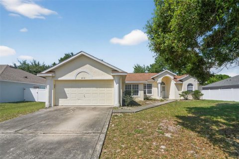 House in Eustis, Florida 3 bedrooms, 169.73 sq.m. № 2140570