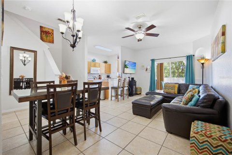 Townhouse in Davenport, Florida 4 bedrooms, 138.61 sq.m. № 2097118 - photo 4
