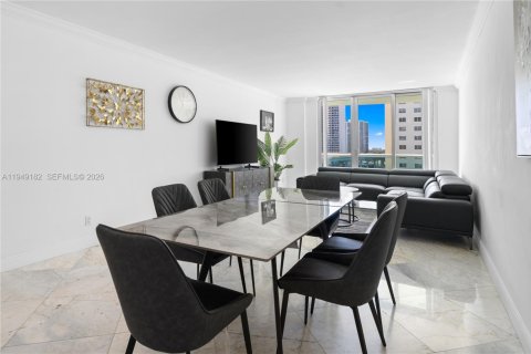 Снять в аренду кондоминиум в Санни-Айлс-Бич, Флорида 2 спальни, 139.82м2, № 2005098 - фото 2