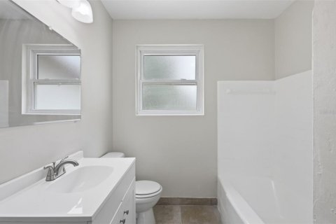 Casa en venta en Daytona Beach, Florida, 4 dormitorios, 139.35 m2 № 2155700 - foto 17