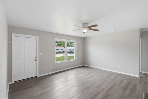 Casa en venta en Daytona Beach, Florida, 4 dormitorios, 139.35 m2 № 2155700 - foto 3