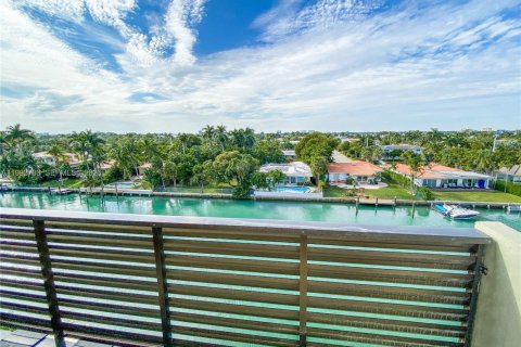 Condo in Bay Harbor Islands, Florida, 1 bedroom  № 2055791 - photo 17