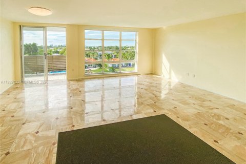 Condo in Bay Harbor Islands, Florida, 1 bedroom  № 2055791 - photo 6