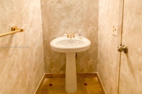Condo in Bay Harbor Islands, Florida, 1 bedroom  № 2055791 - photo 19