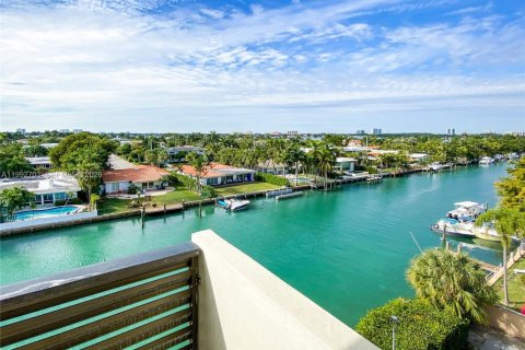 Condo in Bay Harbor Islands, Florida, 1 bedroom  № 2055791 - photo 18