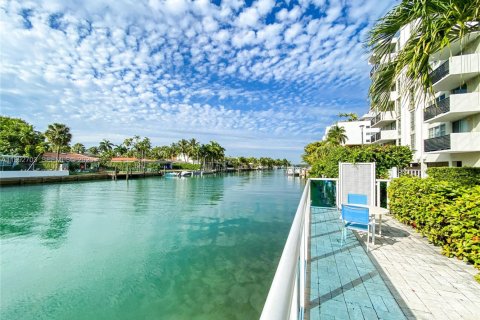 Condo in Bay Harbor Islands, Florida, 1 bedroom  № 2055791 - photo 26