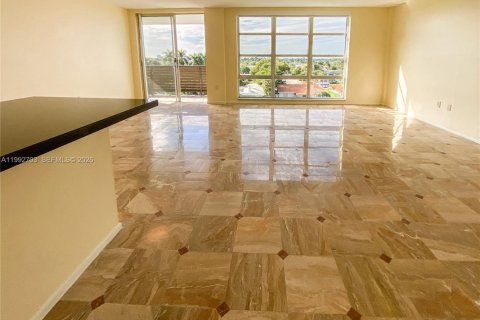 Condo in Bay Harbor Islands, Florida, 1 bedroom  № 2055791 - photo 4